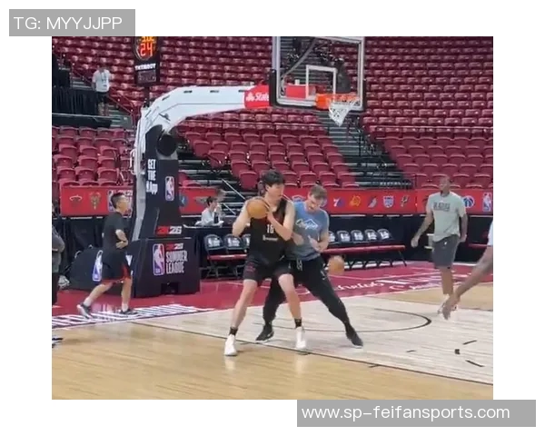 杨瀚森领唱中文生日歌，开拓者队内欢乐庆生的精彩瞬间